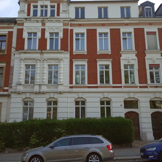 Mietshaus in geschlossener Bebauung Humboldtstraße 14