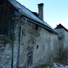 Teilbereich der Vorburg von Burg Lavant (Petersbergweg 16)