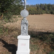 Kříž u silnice východně od Mikulovic