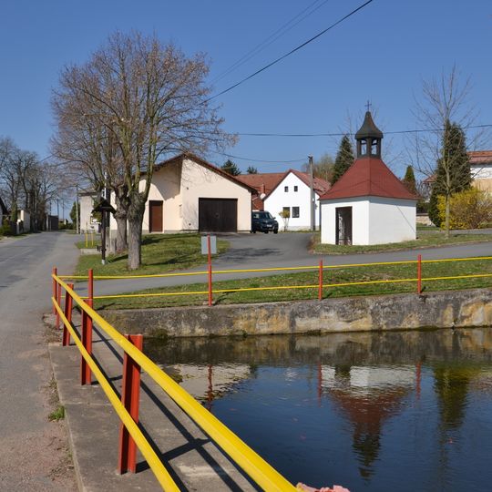 Kaple na návsi v Bělbožicích
