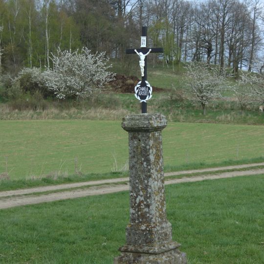 Kříž severovýchodně od Čejkov u rozcestí