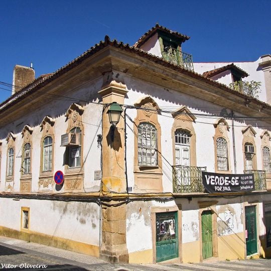 Prédio no gaveto da Rua 5 de Outubro