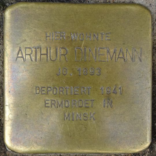 Stolperstein dedicated to Arthur Dinemann