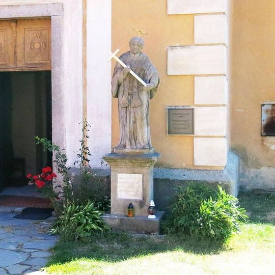 Socha svatého Františka Xaverského u kostela v Kravařích