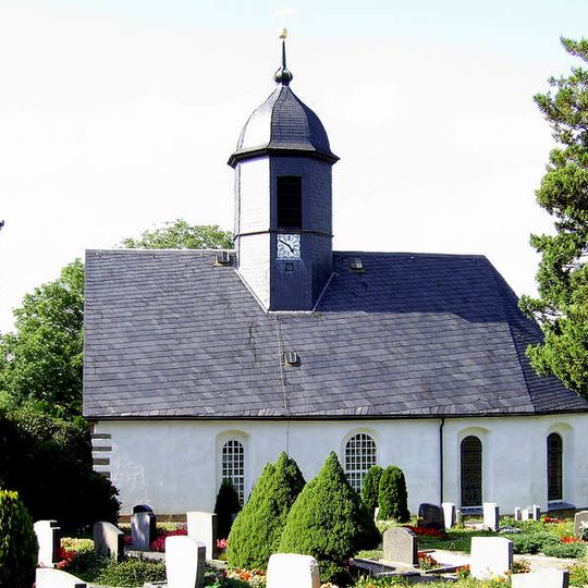 Katharinenkirche Hennersdorf und Kirchhof Obere Dorfstraße 8a