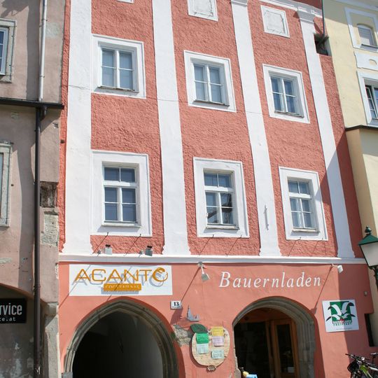 Bürgerhaus mit Teil der inneren Stadtmauer und Zwinger