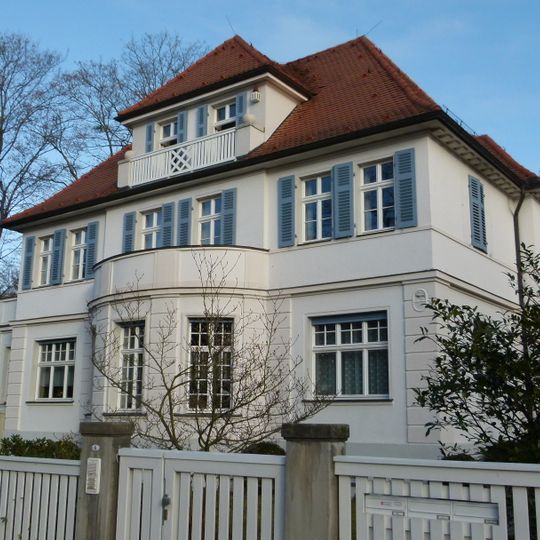 Tolstoistraße 6