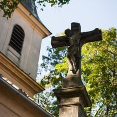 Kríž pri kostole, kríž s korpusom