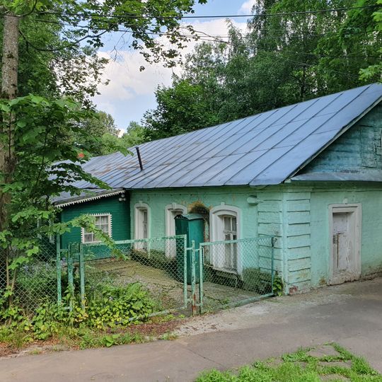 Одноэтажный жилой флигель