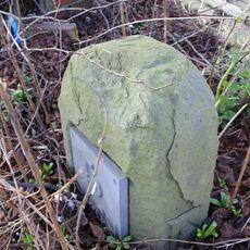 Milestone, N corner St. Thersa's churchyard