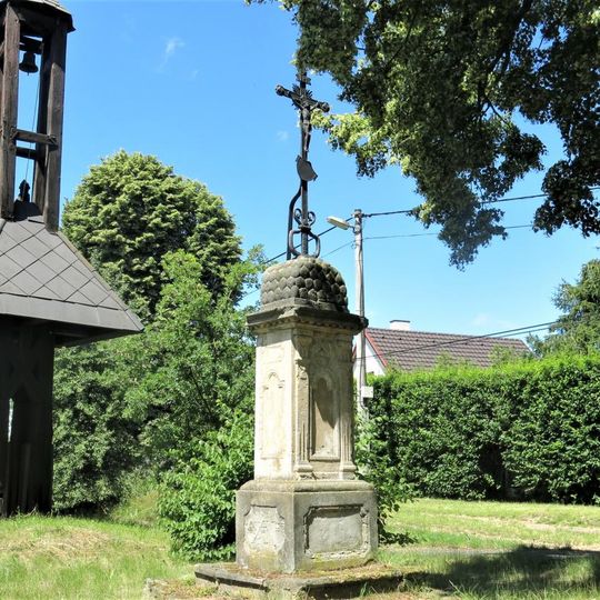 Kříž u zvoničky ve Velkém Hubenově