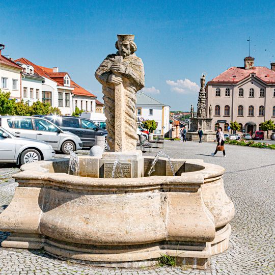 Kašna svatého Jana ve Skutči na náměstí
