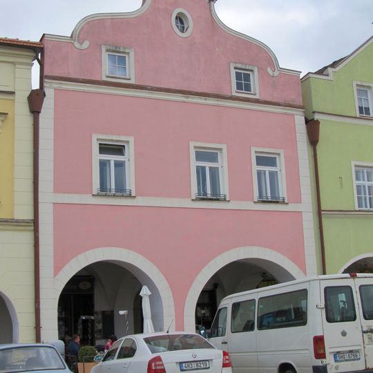 Husovo náměstí 1220