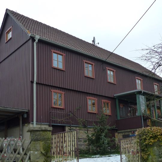 Wohnhaus und Seitengebäude Dorfstraße 12