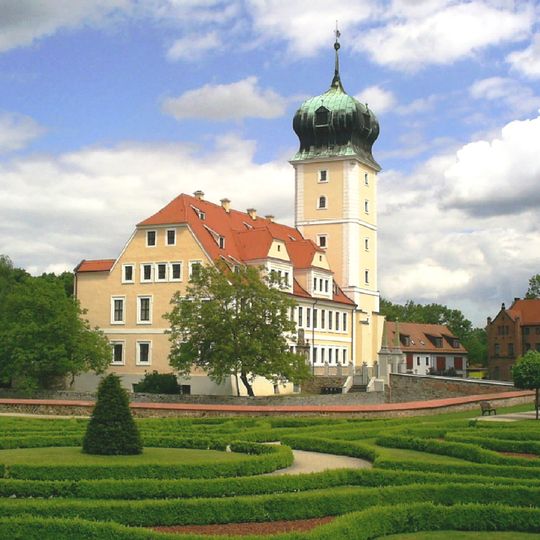Sachgesamtheit Schloss Delitzsch, mit den Einzeldenkmalen: Schloss und Schlossmauer , ehemaliges Frauengefängnis (Schloßstraße 28, Obj. 08971686 und Schloßstraße 30, O