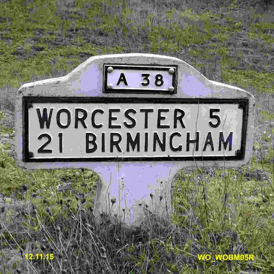 Milestone, N of Martin Hussingtree