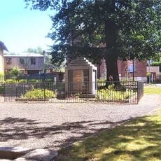 Pomník obětem válek v parku v Smetanově ulici v Hrádku nad Nisou