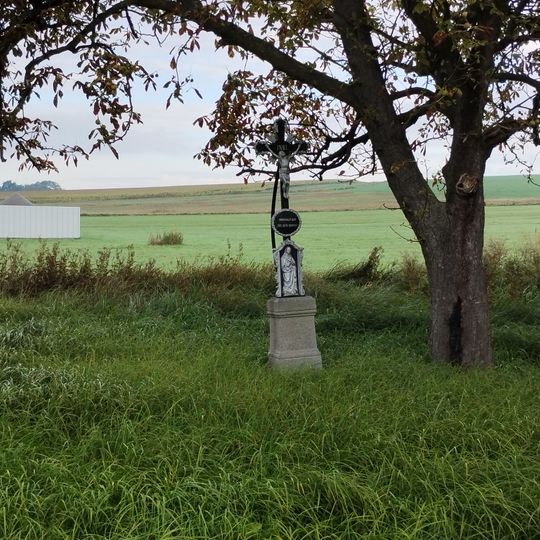 Kříž na západním okraji vsi