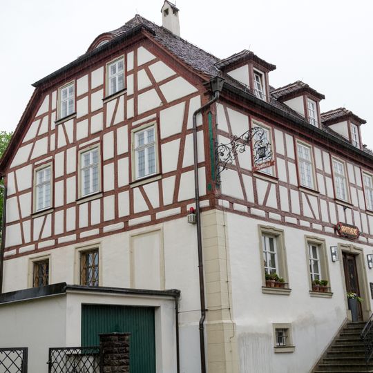 Wohn- und Geschäftshaus