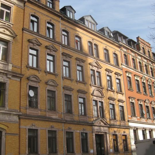 Mietshaus in geschlossener Bebauung Pestalozzistraße 1a