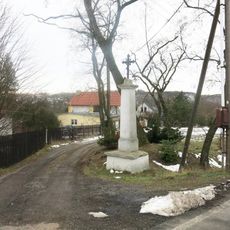 Kříž na rozcestí ulic Hlavní a U Křížku v Husinci