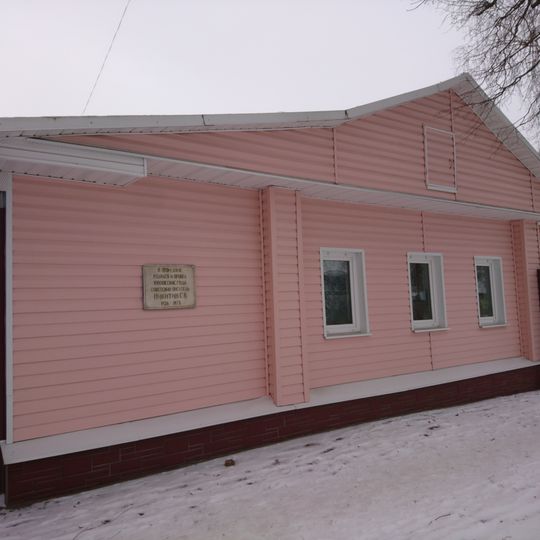 Дом, где в 1926 г. родился и жил до 1973 г. писатель Никитин С.К.