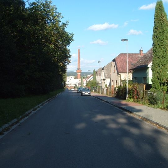 Tovární komín s vodojemem