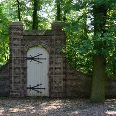 Ommuring ruïne kerk