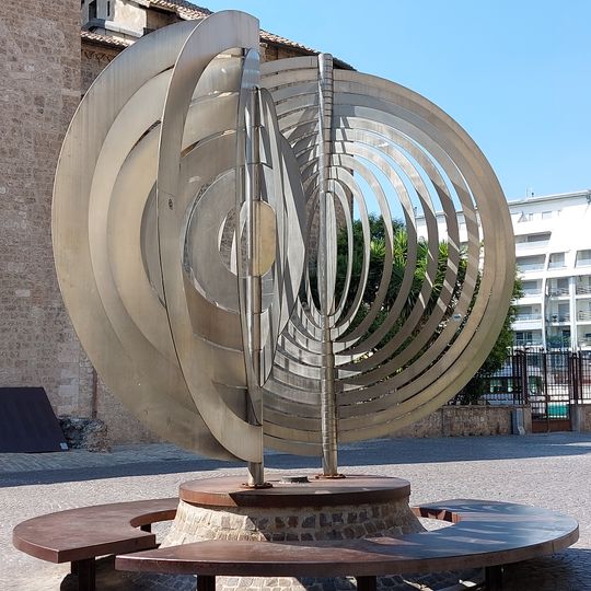 Scultura "Forme in evoluzione dello spazio n. 1" di Umbro Battaglini e Ottavio Gigliotti