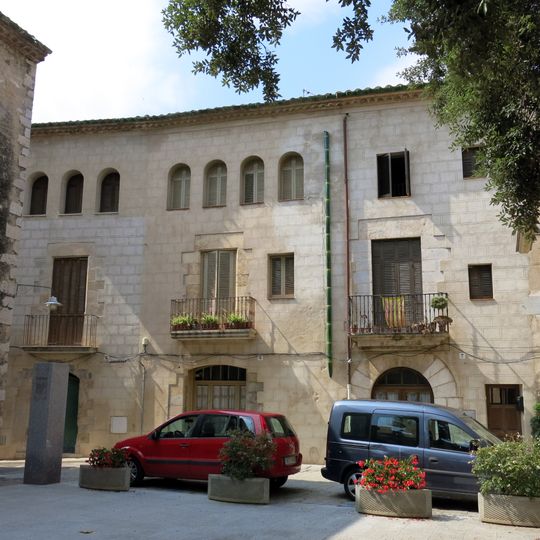 House in plaça Ramon Muntaner, 7