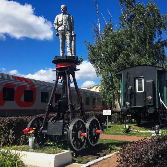 Լենինն անիվների վրա