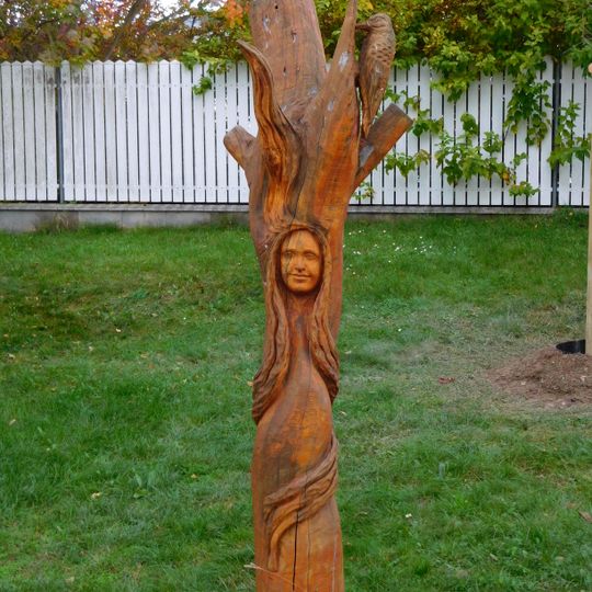 Female sculpture in U Zahrádkářské kolonie park