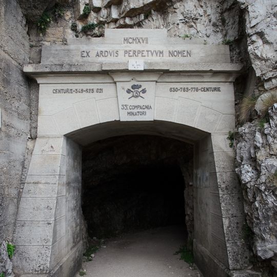 Strada of 52 Gallerie