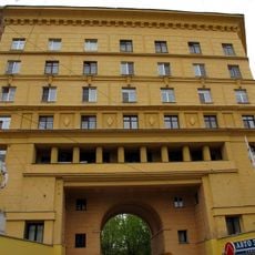 Дом, в котором жил и работал советский художник Владимир Николаевич Пчелин (Басманный)