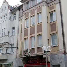 Wohn- und Geschäftshaus