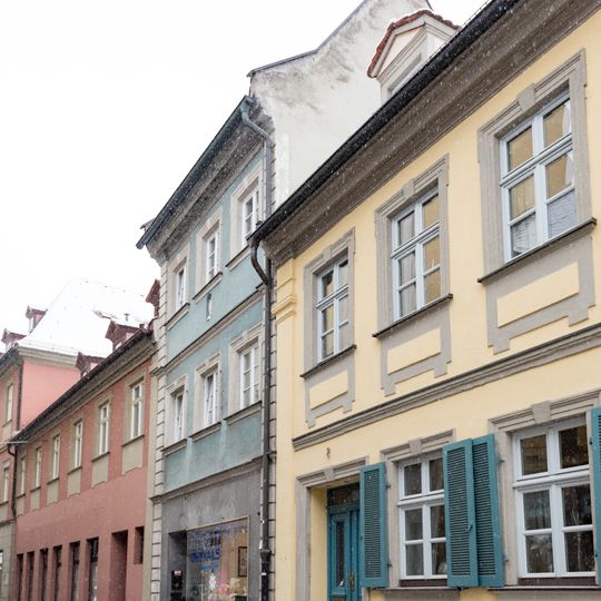 Wohn- und Geschäftshaus