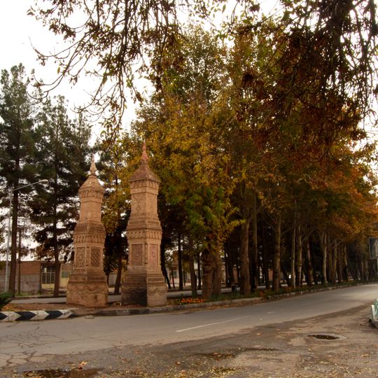 ستون‌های یادبود خیام