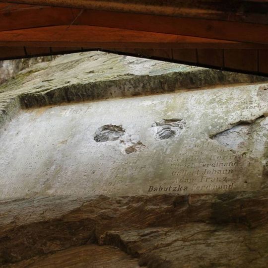 Pamětní deska v Třemešku na skále u hřiště