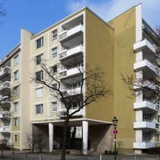 Mietshaus Karolingerplatz 1-2A, Pommernallee