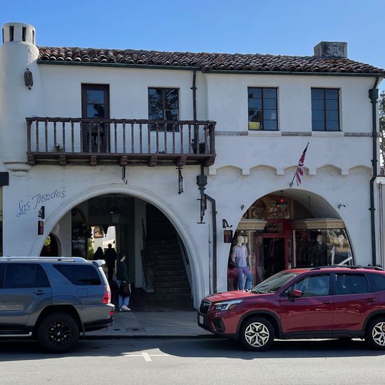 Las Tiendas Building