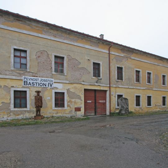 Kasárna dvojitá IV/242