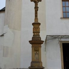 Kříž před kostelem Svatého Martina ve Strážnici