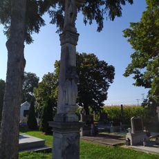 Cintorínsky kríž, pilier