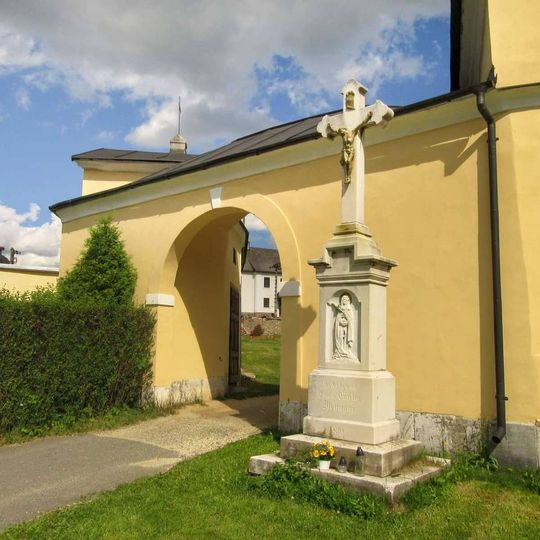 Kříž ve Starém Městě pod Sněžníkem u hřbitova