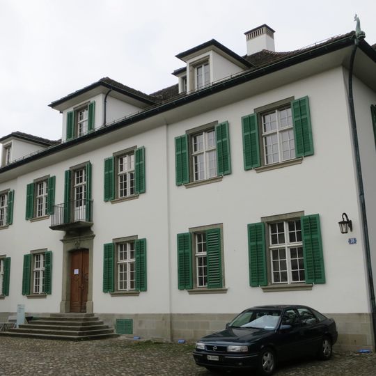 Beckenhof mit Gartenanlage