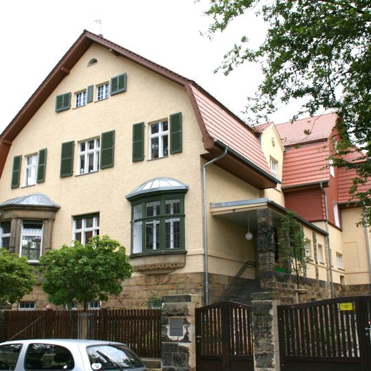 Villa, parkähnlicher Garten mit Baumbestand und Einfriedung Otto-Müller-Straße 6