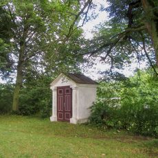 Kaplička v Rohli u kostela