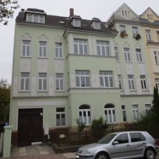 Mietshaus in halboffener Bebauung mit Vorgarten Schiersandstraße 42