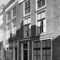 Huis met eenvoudige lijstgevel