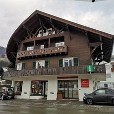 Wohn- und Geschäftshaus